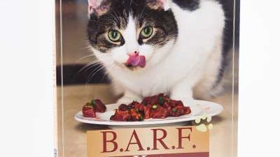 Das Buch "B.A.R.F. für Katzen - Die Alternative zur Maus" von Nadine Leiendecker Das Buch "B.A.R.F. für Katzen" von Nadine Leiendecker