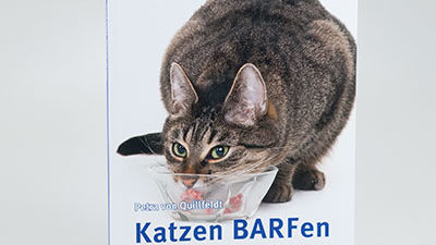 Das Buch "Katzen BARFen" von Petra von Quillfeldt