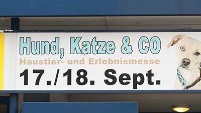 Werbeschild für die 'Hund, Katze & Co' Messe in Hamm