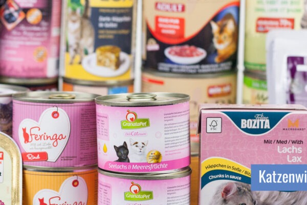 Viele verschiedene Katzenfutter-Verpackungen