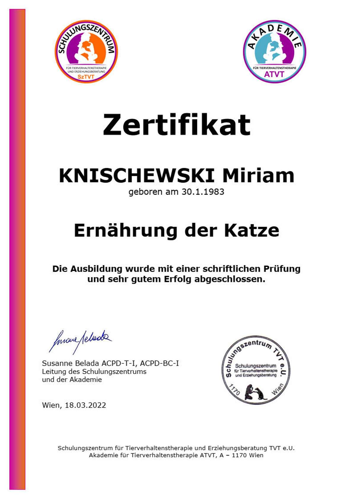 Das Foto zeigt Miriams über den erfolgreichen Abschluss der Ausbildung Ernährung der Katze aus dem Jahr 2022